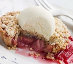 field fare Gluten Free Rhubarb Crumble