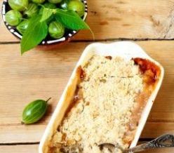 field fare Gooseberry Crumble