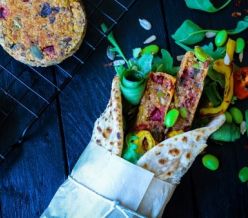 field fare Spicy Quinoa, Beetroot & Edamame Burger (vegan)