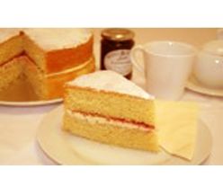 10” Round Victoria Sponge Cake